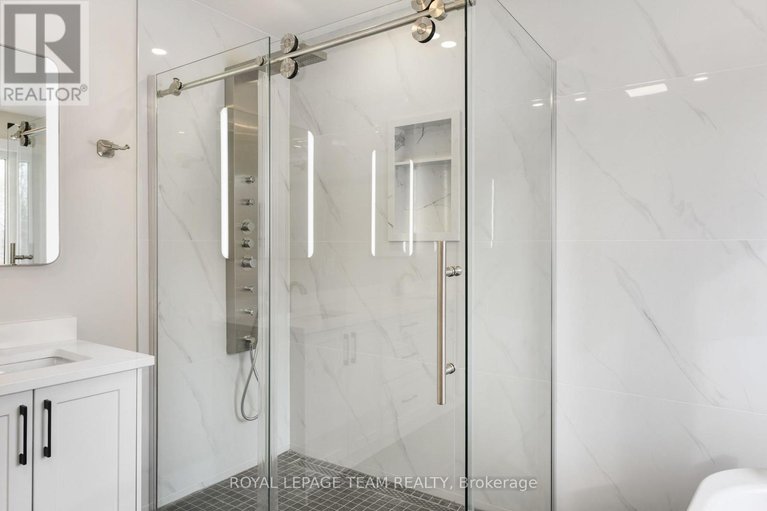 29152397/845-melfa-crescent/mooneys-bay/ottawa/ontario/K2C0P5_30