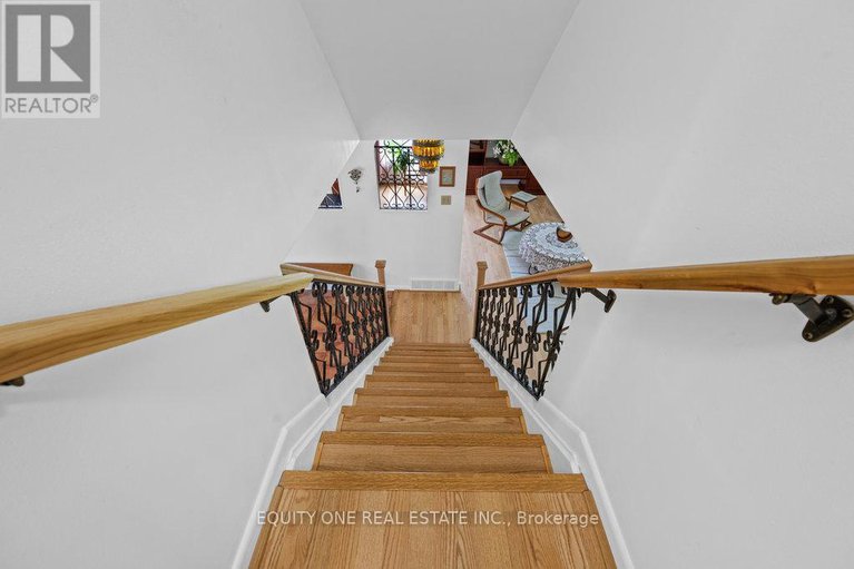 28495374/542-sirois-avenue/overbrookcastle-heights/ottawa/ontario/K1K1H4_40