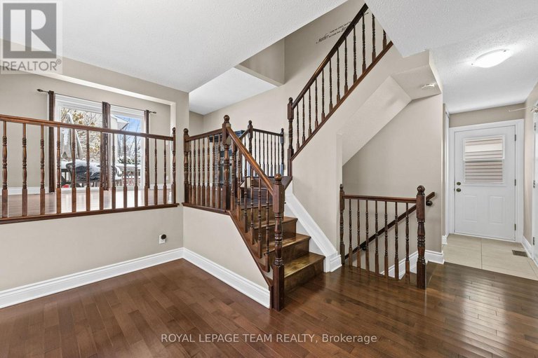 29111862/828-kingfisher-crescent/chatelaine-village/ottawa/ontario/K1E2L4_14