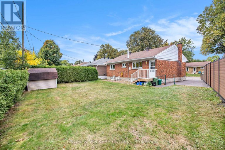 28910018/2061-vincent-street/elmvale-acres/ottawa/ontario/K1G2M8_26