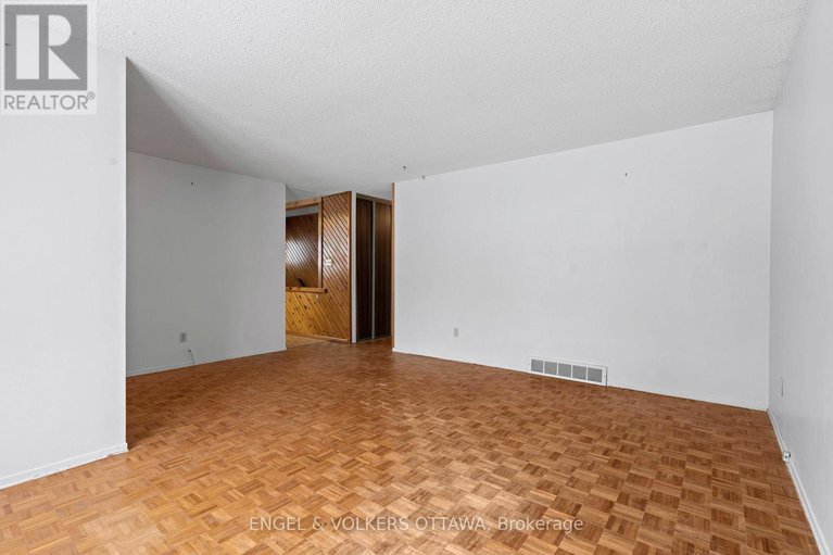 29229487/17-ballantrae-way/glencairnhazeldean/ottawa/ontario/K2L1N3_11