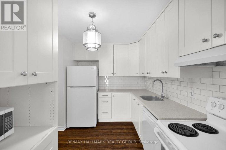 29371944/f-3070-councillors-way/blossom-parkleitrim/ottawa/ontario/K1T2S6_16