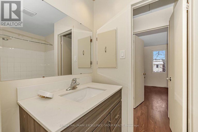 29167198/15-1968-fairglen-mews/blackburn-hamlet-south/ottawa/ontario/K1B5A5_23