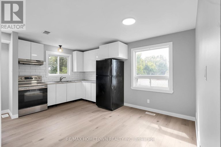 28791657/35-hustler-crescent/iroquois/south-dundas/ontario/K0E1K0_8