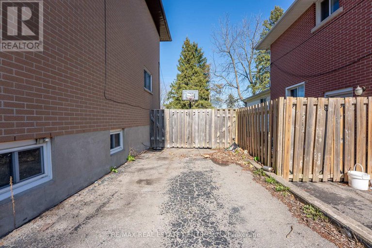 29227015/231-perth-street/brockville/brockville/ontario/K6V5E7_30