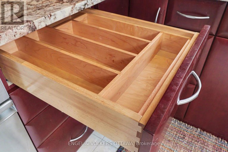 29383001/203-120-darlington-private/hunt-clubwestern-community/ottawa/ontario/K1V0X5_17