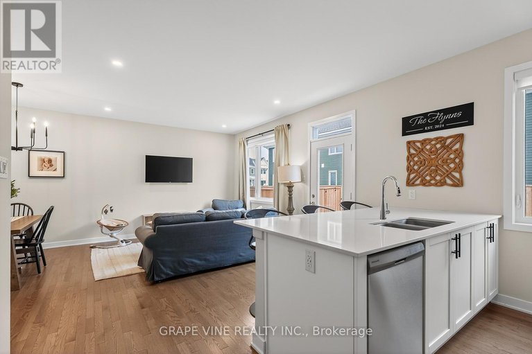 29145607/2005-postilion-street/btwn-franktown-rd-fallowfield-rd/ottawa/ontario/K0A2Z0_17