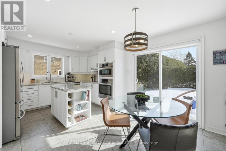 29425296/1660-country-walk-drive/chapel-hill/ottawa/ontario/K1C8E2_10