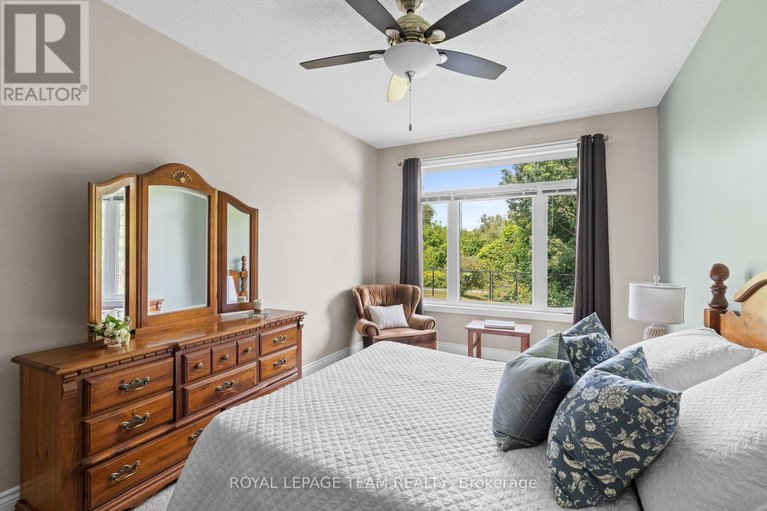 28746377/920-burwash-landing-bay/morgans-grantsouth-march/ottawa/ontario/K2W0C8_23