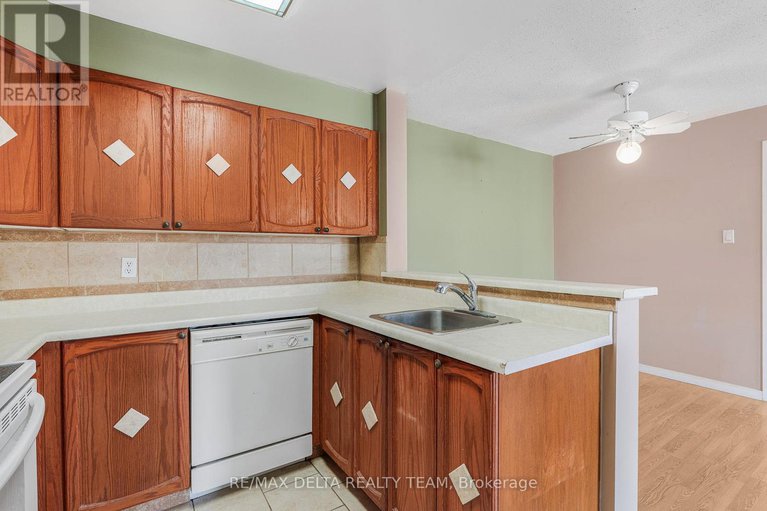 28620322/205-520-canteval-terrace/fallingbrookpineridge/ottawa/ontario/K4A2C9_14
