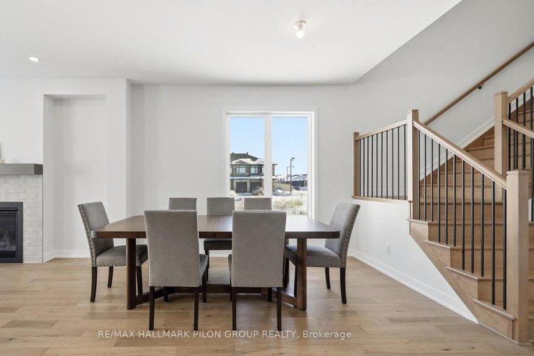29591168/272-cornice-street/mer-bleuebradley-estatesanderson-park/ottawa/ontario/K1W0W4_8