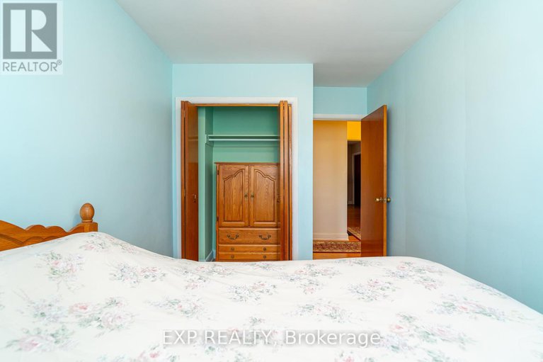 28904328/1008-riddell-avenue-s/mckellar-heightsglabar-park/ottawa/ontario/K2C2J5_20