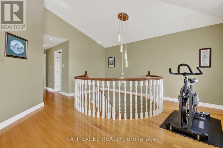 29577468/1093-b-normandy-cr-normandy-crescent/carleton-heights/ottawa/ontario/K2C0L9_24