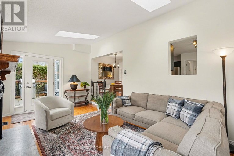 29450647/53-filion-crescent/bridlewood/ottawa/ontario/K2M1V5_7