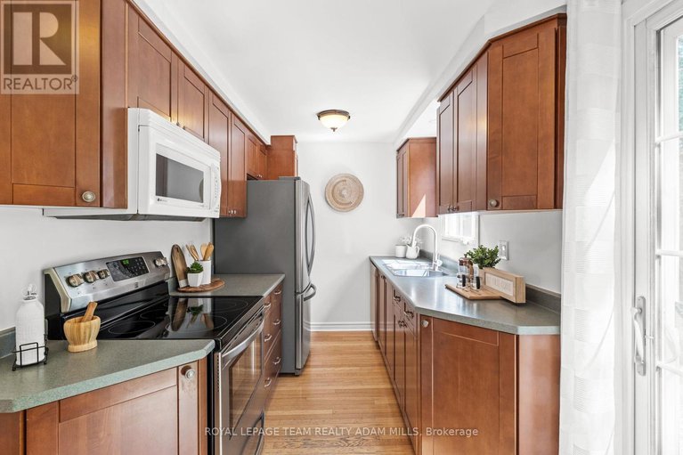 28517736/1205-st-moritz-court/convent-glen-north/ottawa/ontario/K1C2B2_13
