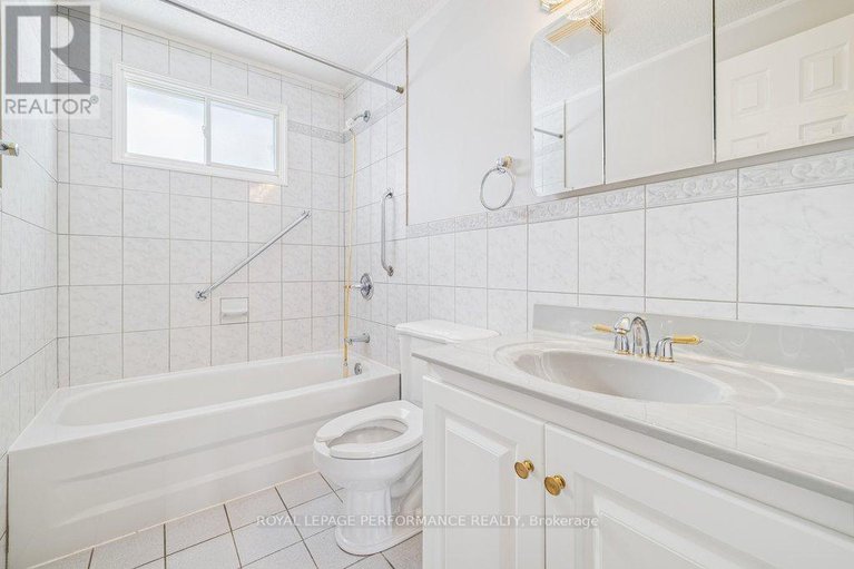 29377761/348-amiens-street/bilberry-creekqueenswood-heights/ottawa/ontario/K1E1N9_18