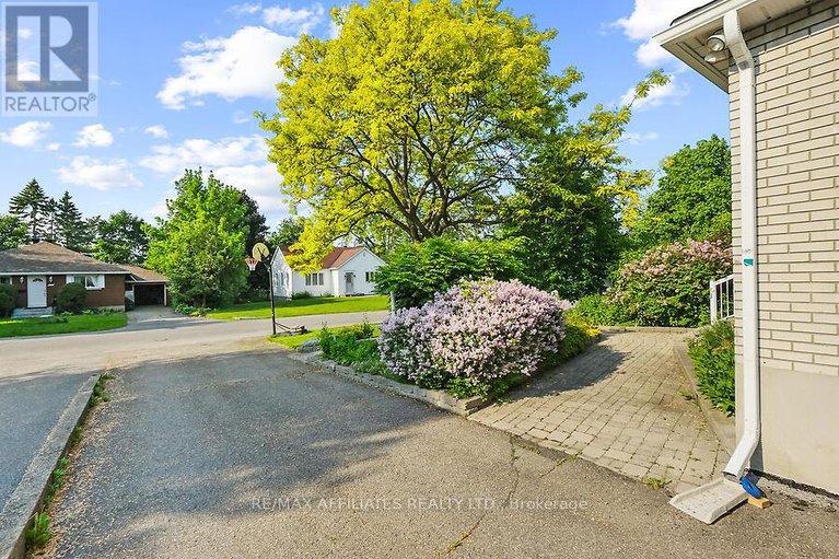28329411/312-mountbatten-avenue/alta-vistafaircrest-heights/ottawa/ontario/K1H5W3_29