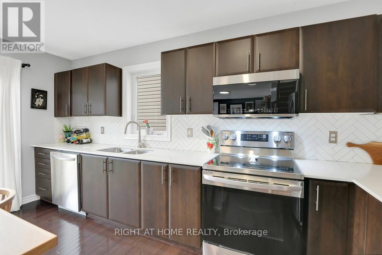 28517168/414-vendevale-avenue/stittsville-north/ottawa/ontario/K2S0M6_12