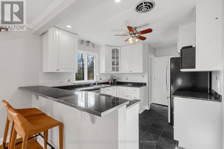 28155106/446-thessaly-circle/alta-vistafaircrest-heights/ottawa/ontario/K1H5W5_16
