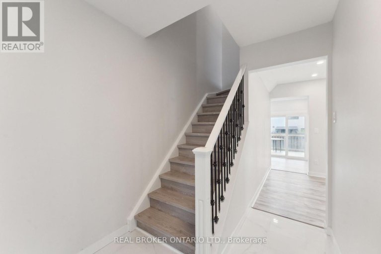 28275807/125-priam-way/westcliffe-estates/ottawa/ontario/K2H8S7_5
