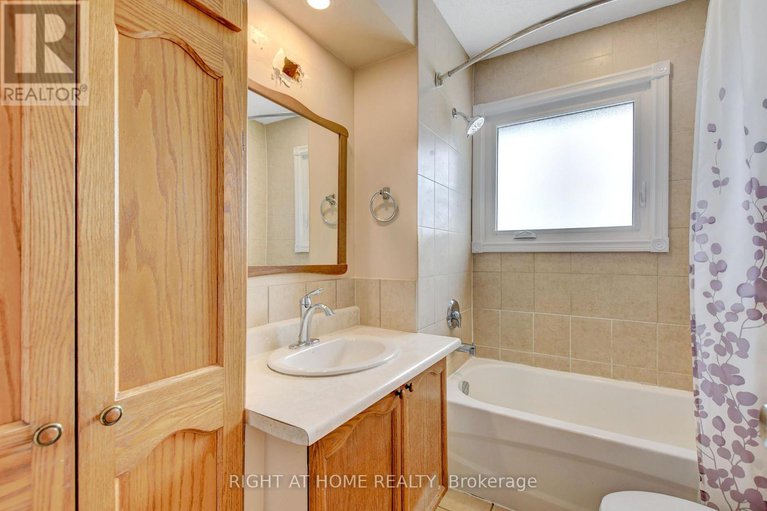 29411568/1215-klondike-road-s/morgans-grantsouth-march/ottawa/ontario/K2W1E1_11