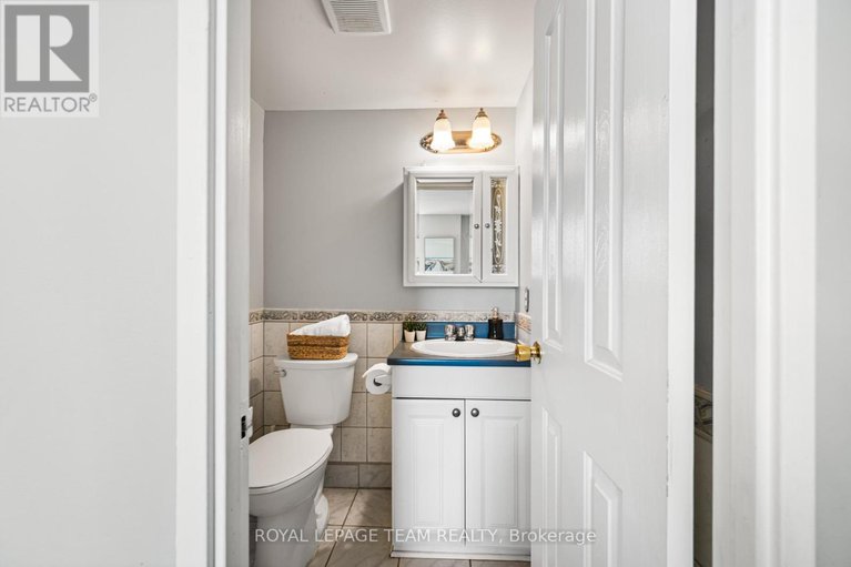 28874655/316-2000-jasmine-crescent/beacon-hill-south/ottawa/ontario/K1J8K4_28