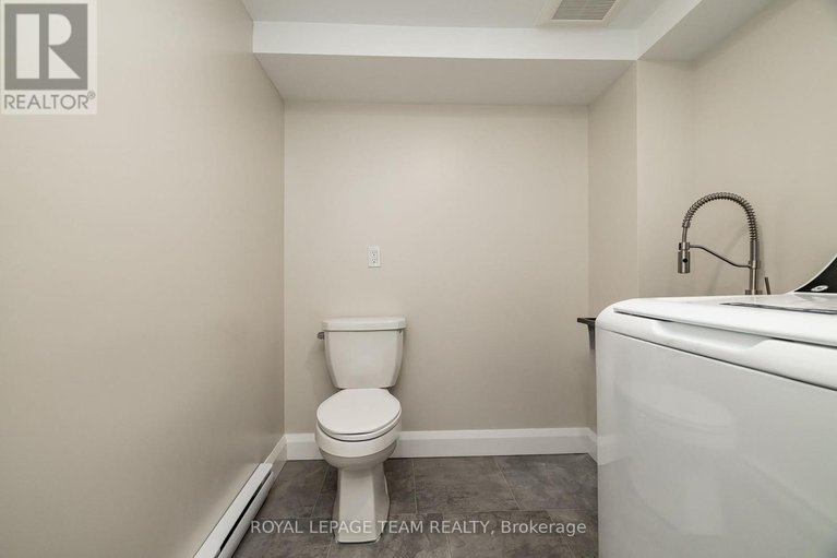 28975666/40-beach-avenue/iroquois/south-dundas/ontario/K0E1K0_34