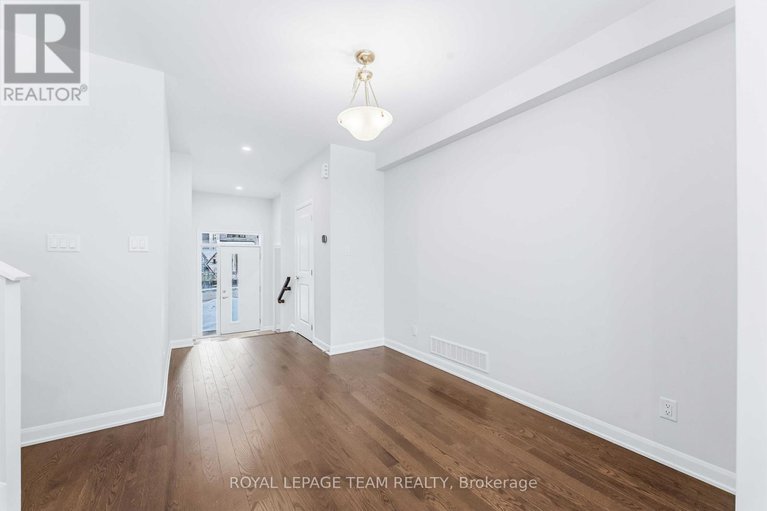 28486435/742-fairline-row/emerald-meadowstrailwest/ottawa/ontario/K2V0V7_6