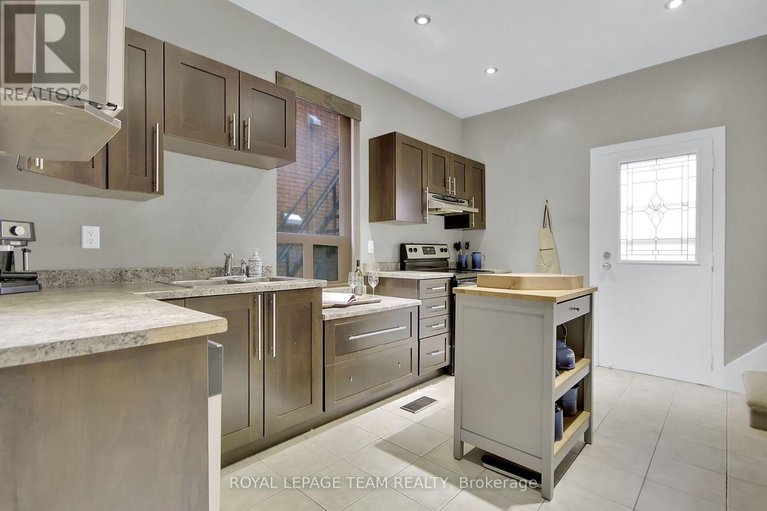 28974403/57-argyle-avenue/ottawa-centregolden-triangle/ottawa/ontario/K2P1B3_13