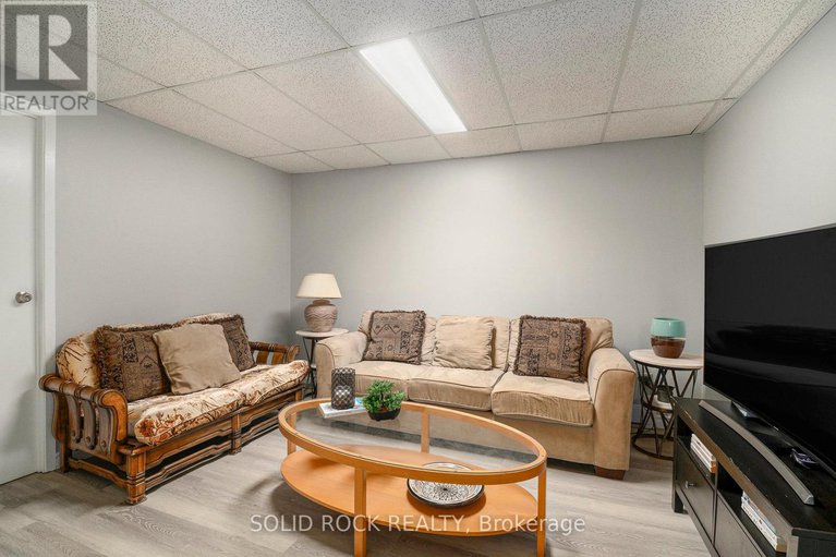 28813811/1674-sansonnet-street-s/chapel-hill/ottawa/ontario/K1C5Y6_31