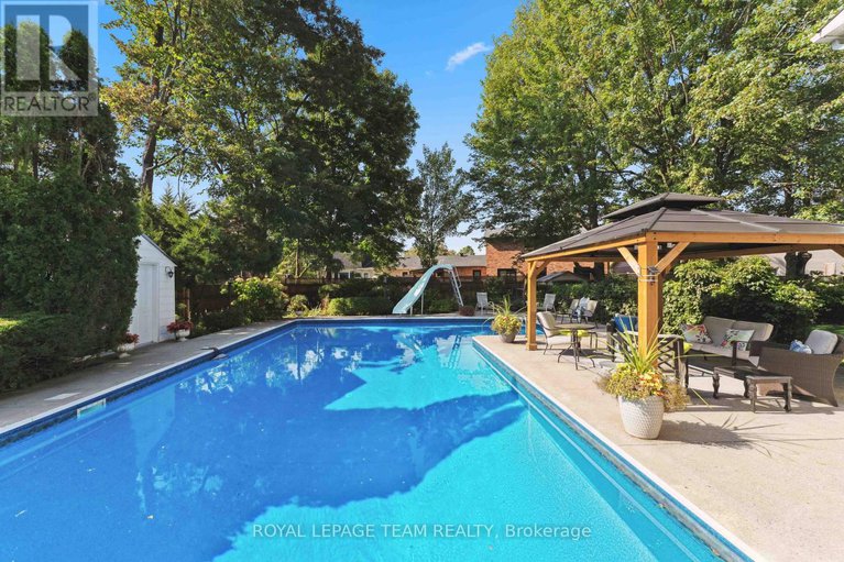 28136010/5-erinlea-court/pineglencountry-place/ottawa/ontario/K2E7C8_44