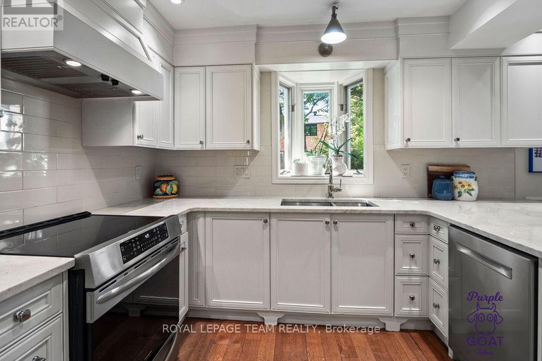 28136010/5-erinlea-court/pineglencountry-place/ottawa/ontario/K2E7C8_13