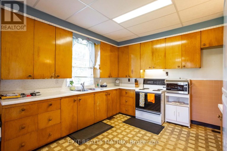 28439324/74-craig-street/village-of-russell/russell/ontario/K4R1A2_18