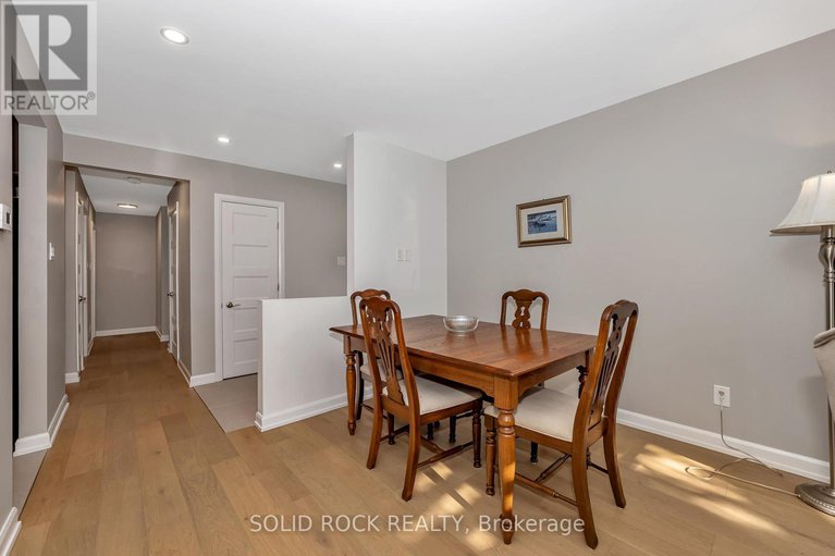 28414092/1229-erindale-drive/copeland-park/ottawa/ontario/K2C2G2_6
