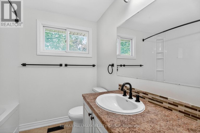 29155788/3921c-old-richmond-road/arbeatha-park/ottawa/ontario/K2H8T9_21