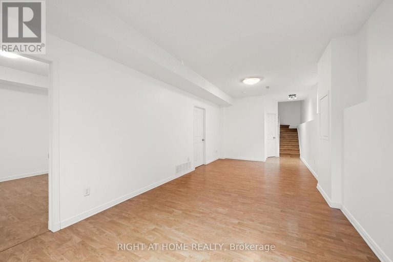 29607678/35-montana-way/longfields/ottawa/ontario/K2J4M2_32