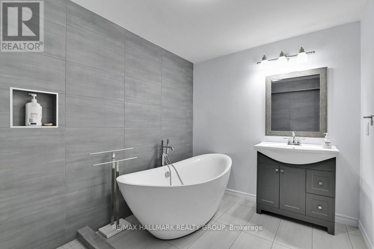 29355182/3710-paden-road/rideau-twp-s-of-reg-rd-6-w-of-mccordick-rd/ottawa/ontario/K0A2T0_37