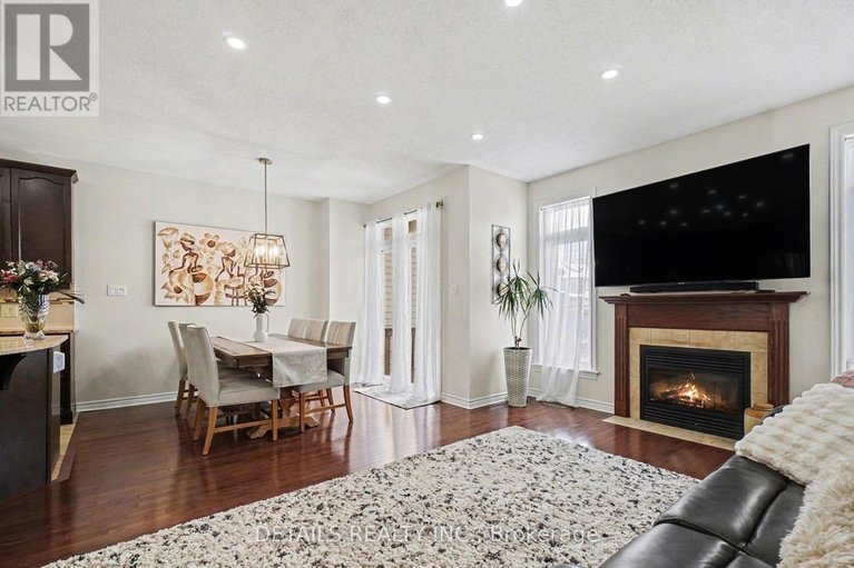 29483719/112-whispering-winds-street/mer-bleuebradley-estatesanderson-park/ottawa/ontario/K1W0B7_5