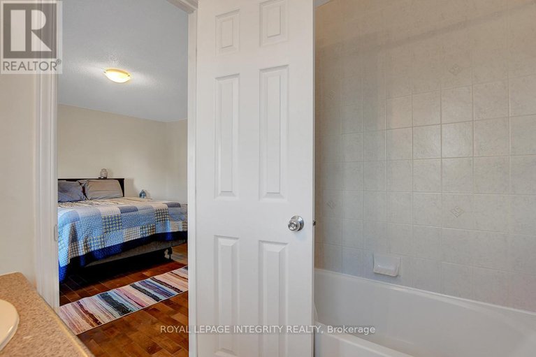 28855034/302-brigitta-street/emerald-meadowstrailwest/ottawa/ontario/K2S0H8_16