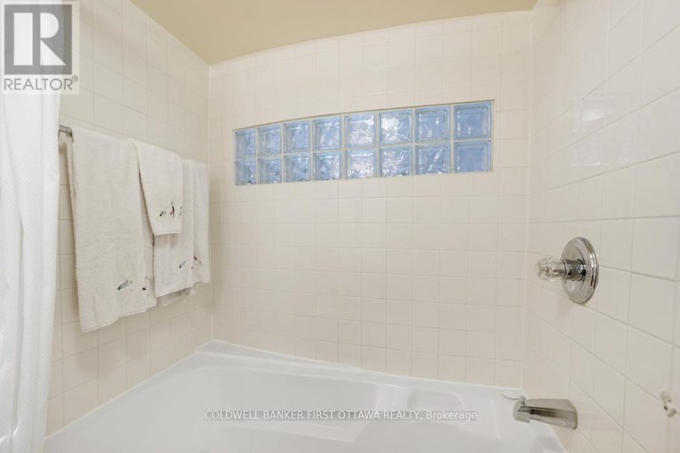 28678852/405-589-rideau-street/lower-town/ottawa/ontario/K1N6A1_24