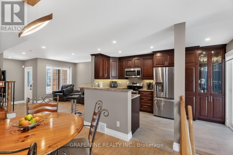 29672102/142-college-circle/castle-heights/ottawa/ontario/K1K4S1_12