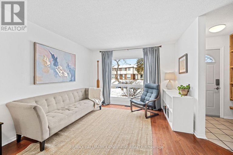 29389069/2275-orient-park-drive/blackburn-hamlet-south/ottawa/ontario/K1B4Y2_4