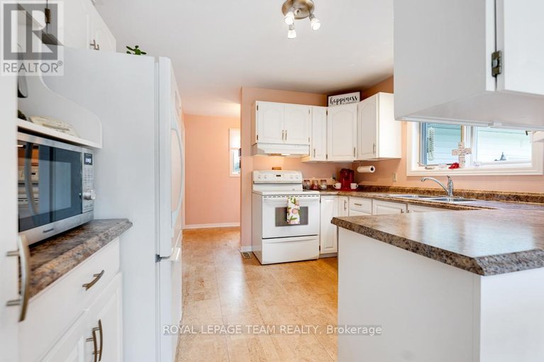 29638663/17-maric-trail/kemptville/north-grenville/ontario/K0G1J0_13