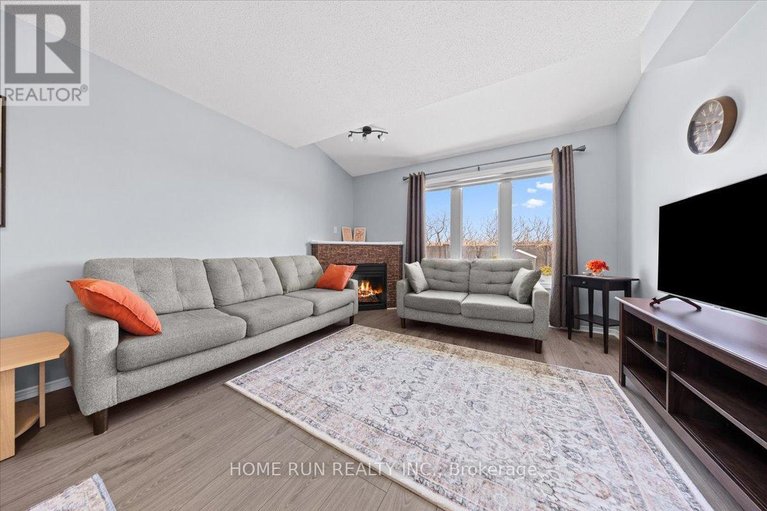 29668806/113-gray-crescent/beaverbrook/ottawa/ontario/K2K3J7_8