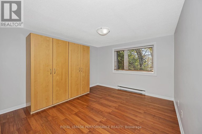 28997579/84-1317-marigold-crescent/pineview/ottawa/ontario/K1B5E7_17