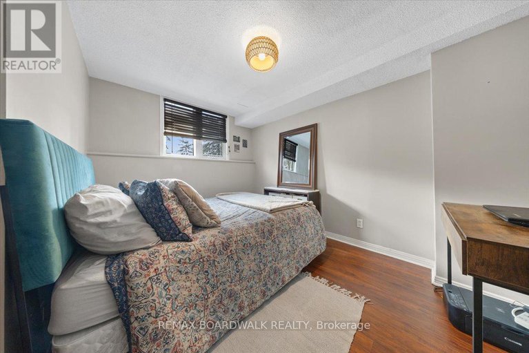 29344607/a-6623-bilberry-drive/convent-glen-north/ottawa/ontario/K1C4N5_25