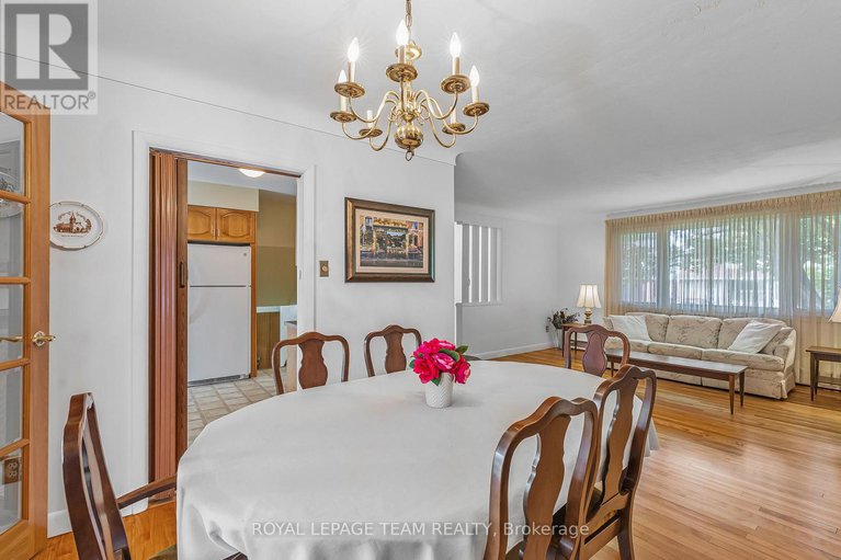 28480333/1166-castle-hill-crescent/copeland-park/ottawa/ontario/K2C2A8_15