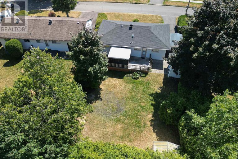 28771604/17-canfield-road/sheahan-estatestrend-village/ottawa/ontario/K2H5S7_39