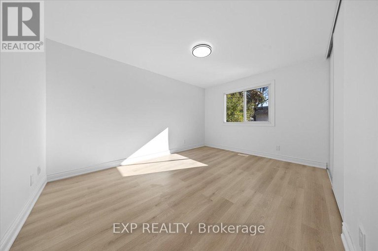 29075972/290-elderberry-terrace/chatelaine-village/ottawa/ontario/K1E1Z1_16