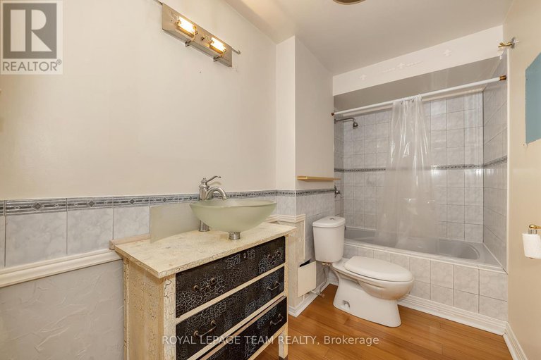 29128089/1210-20-chesterton-drive/borden-farmstewart-farmcarleton-heightsparkwood-hills/ottawa/ontario/K2E6Z7_15